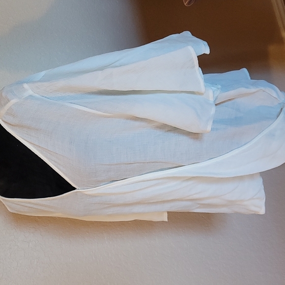 NWT White flutter sleeve surplice blouse - Picture 3 of 6